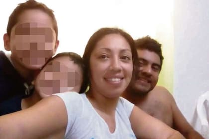 La policía de Santa Rosa de Conlara, San Luis, dijo que fue detenida por violar la cuarentena y que se ahorcó en el calabozo; la familia de la víctima rechaza la versión oficial