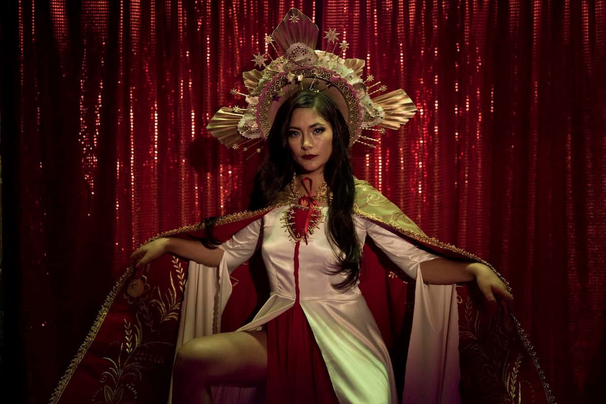 Magaly Solier en uno de los números musicales de Lina de Lima