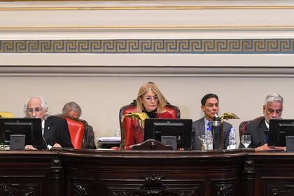 Magario, en la sesión de junio pasado, en el Senado provincial, en la que se dio media sanción a la reelección indefinida de legisladores, concejales y consejeros escolares