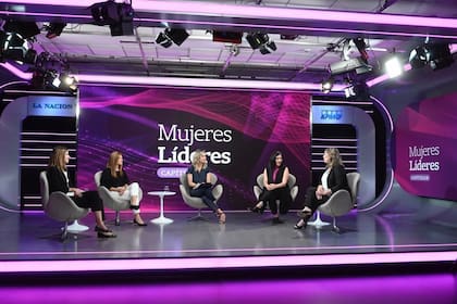 Magdalena González Victorica (Arcos Dorados), Paola Garbi (YPF), Carla Quiroga (LA NACION), Verónica Giménez (Globant) y Mercedes Rotondó (Mirgor)