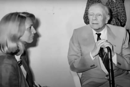 Magdalena Ruiz Guiñazú y Jorge Luis Borges en uno de los tantos encuentros que tuvieron a lo largo de los años