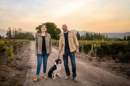 Magdalena Viani y Germán Di Césare, enólogos Bodega Trivento, a cargo del diseño del Golden Reserve Malbec 2020.
