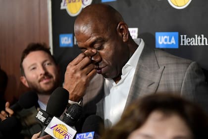 Magic Johnson renunció al cargo de presidente de operaciones de Los Angeles Lakers