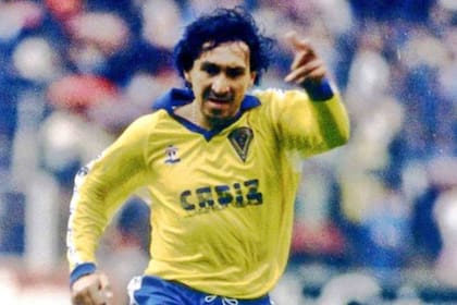 "Mágico" González, con la camiseta de Cádiz