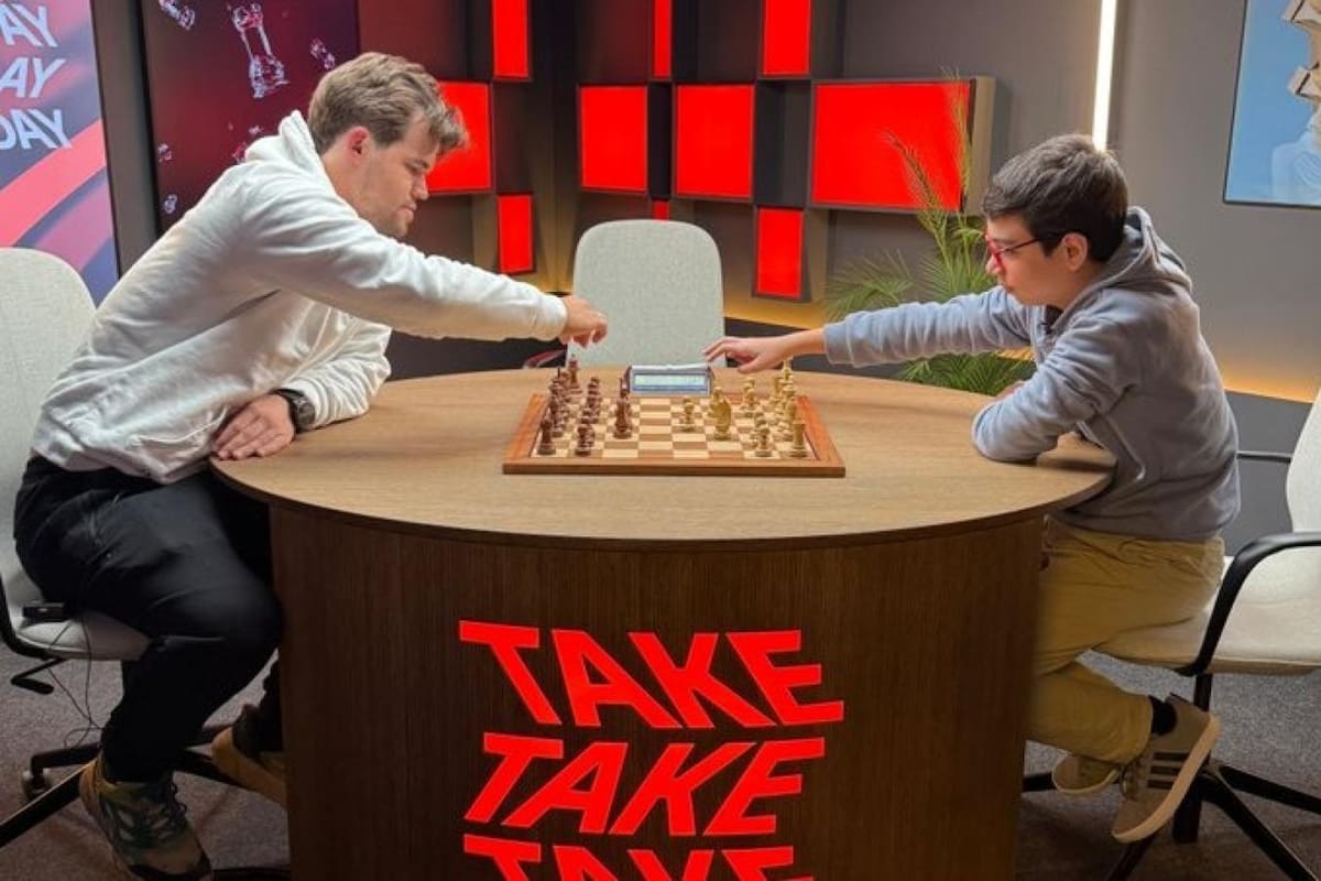Magnus Carlsen frente a Faustino Oro, en un duelo amistoso entre el cinco veces campeón del mundo y el prodigio argentino
