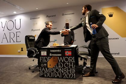 Magnus Carlsen tomó más ventaja ante Ian Nepomniachtchi