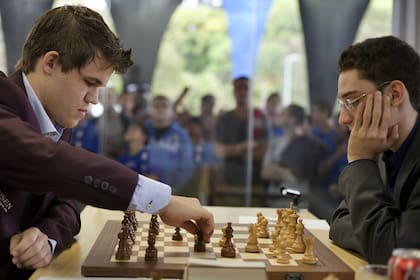Magnus Carlsen y Fabiano Caruana, frente a frente en una partida en Brasil