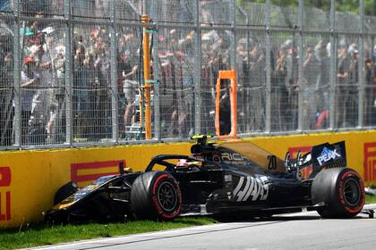 Magnussen se pegó contra dos muros y no pudo salir a clasificar en la Q1