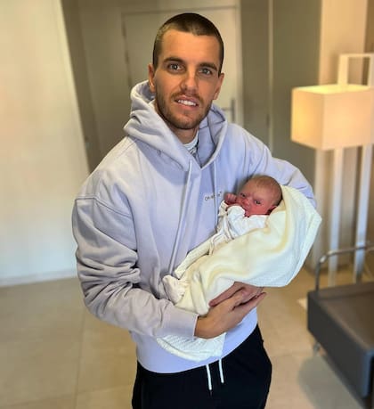 Magui rompió bolsa durante el partido de la Argentina y México; Emilia nació el 27 de noviembre de 2022 (Foto: Instagram @locelsogiovani)