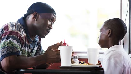 Mahershali Ali en Luz de luna