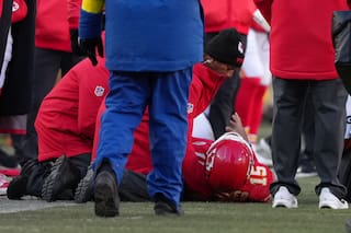 Mahomes se lesiona y Chargers eliminan a Chiefs de playoffs con victoria 16-13