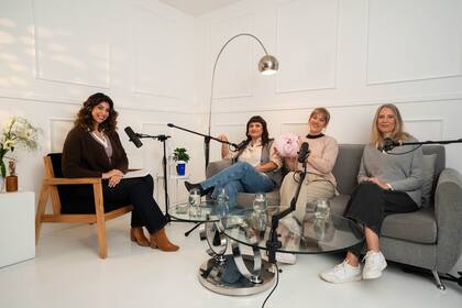 Maia Glantz, Eugenia Castagnino, la Lic. Mariana Kersz y la Dra. Valeria Castellano conversaron sobre la incontinencia de orina en mujeres, su vínculo con la sexualidad y las actividades diarias.