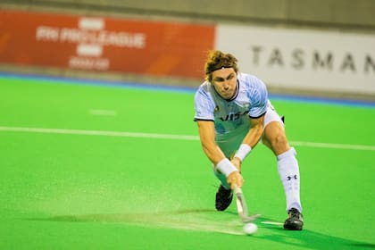 Maico Casella impacta la pelota en el importante triunfo por penales de los Leones ante Australia, por la Pro League