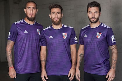 Maidana, Ponzio y Scocco, con la nueva camiseta millonaria