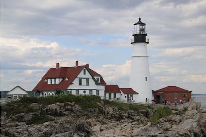 Maine, el paraíso comunitario: con 23% de población mayor de 65 años (1° en comunidad jubilada), combina baja criminalidad (2°), salud sólida (3°) y rica oferta cultural (4°)