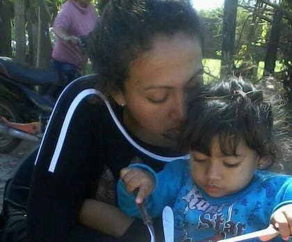Maira con su hija, Brisa