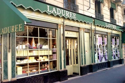 Maison Ladurée, un paraíso en París para los amantes de los dulces / Fotos: Gentileza loveswa.com, atodoconfetti.com, spicerandbank, alphacity, l-xworld, theneotraditionalist, rachttlg.com
