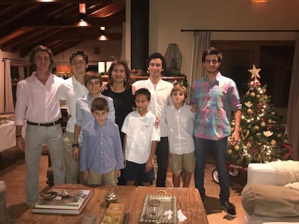 Maita y sus nietos en Rancho de los Esteros.