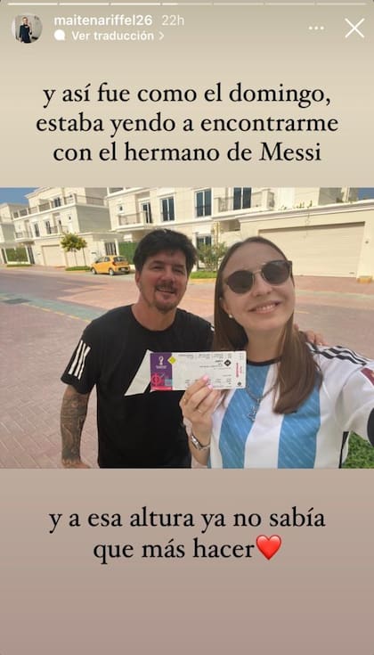 Maitena recibió la entrada de la mano de Rodrigo, uno de los hermanos de Messi (Foto: Instagram @maitenariffel26)