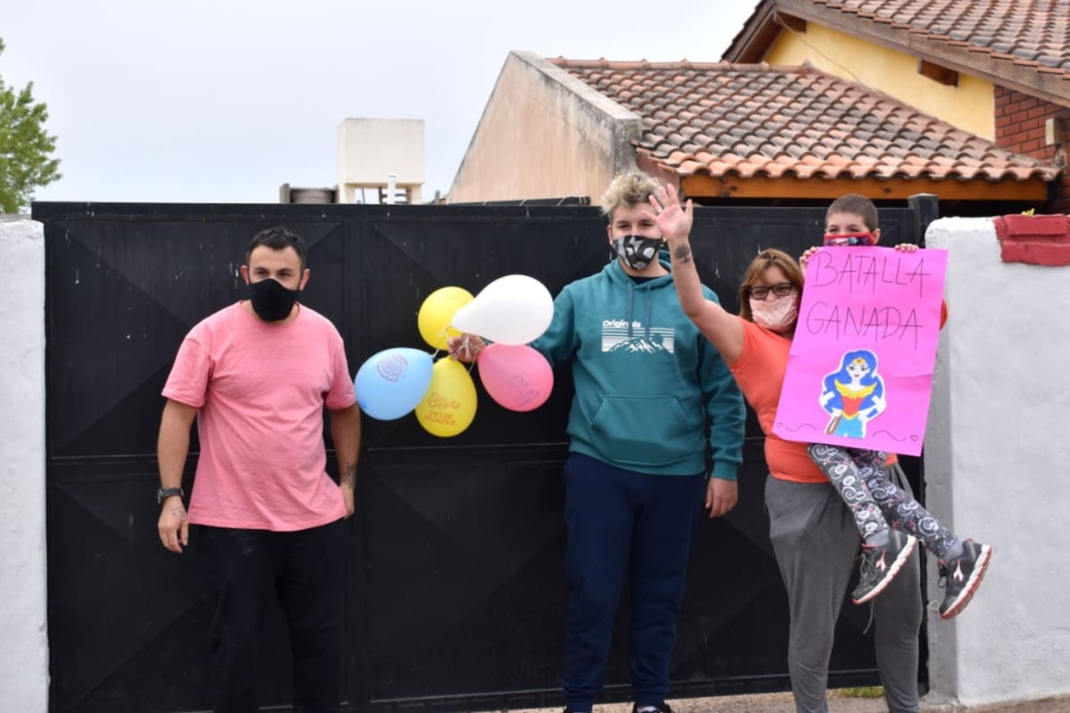 Maitena volvió a su casa después de 8 meses de luchar contra el cáncer (Informativo Hoy)