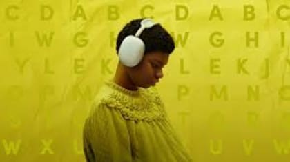 Makayla es una adolescente de 14 años que tiene un grado de autismo alto que le impide comunicarse de forma convencional con su familia