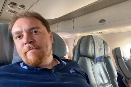 Makoveev en un vuelo de Aerolíneas Argentinas