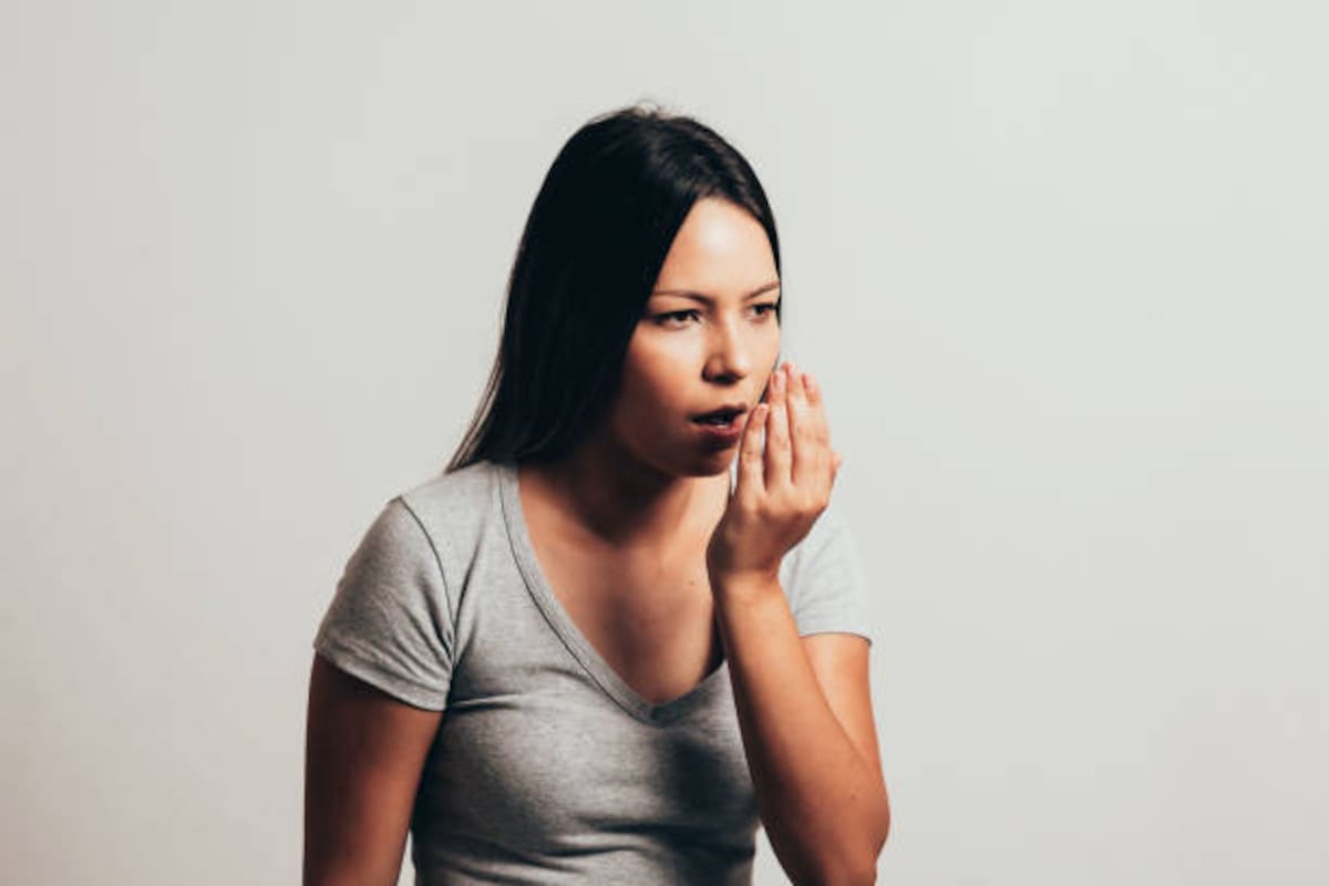 Mal aliento: esta es la fruta que ayuda a combatirlo