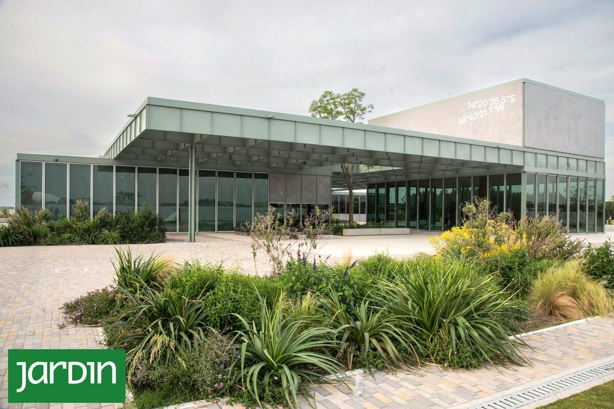 Malba Puertos propone pasarelas flotantes, salas suspendidas y un bosque que funciona como infraestructura ecológica y experiencia cultural