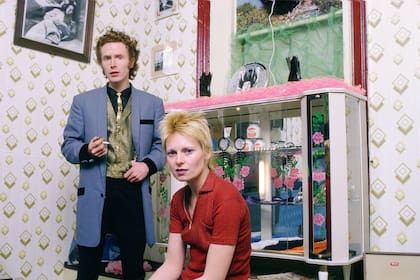 Malcom McLaren y Vivienne Westwood en su tienda Let It Rock