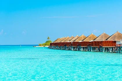 Muchas líneas aéreas comenzaron a lanzar promociones en búsqueda de recuperar algo de la demanda perdida. Por ejemplo a las playas paradisíacas de Malé en las Maldivas