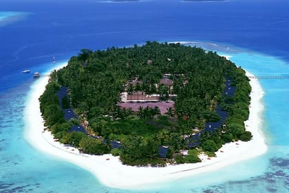 Maldivas está confirmado por 1192 islas coralinas, pero solo 203 están habitadas y agrupadas en una doble cadena de 26 atolones