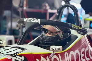 Malek, el hijo de Karina Mazzocco se afianza como piloto de carreras; el fin de semana corrió en la Fórmula 3 Metropolitana (Foto: Instagram @karinamazzocco)