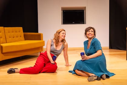 Malena Figó y Mayra Homar, en El reproche, de Víctor Hugo Morales