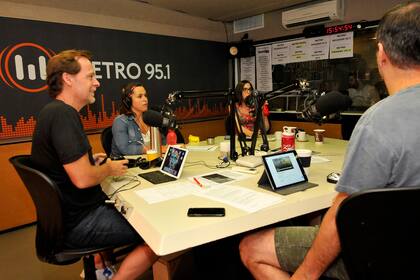 Malena Guinzburg junto a sus actuales compañeros de radio