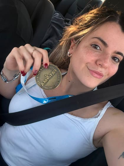 Malena tiene 26 años y a los pocos días de nacer le diagnosticaron osteogénesis imperfecta —conocida popularmente como “huesos de cristal” (Foto: Gentileza Malena)
