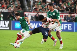 El joven Sullivan y Estados Unidos golean 3-0 a un errático México en partido amistoso