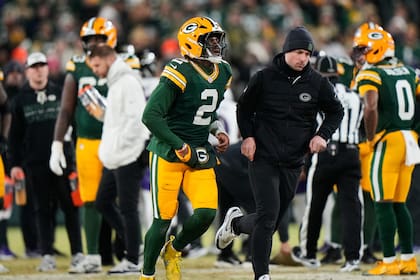 Malik Willis de Packers minimiza lesión en el hombro tras gran actuación en la derrota