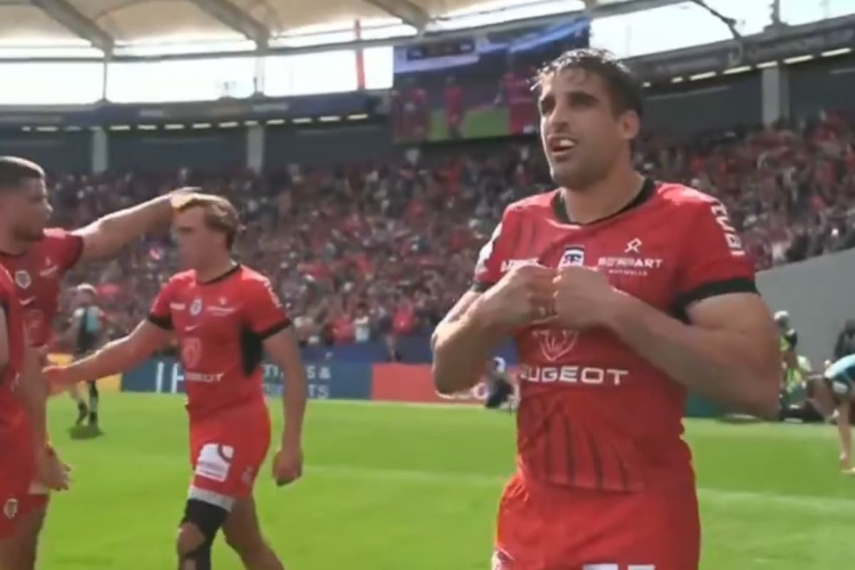 Mallía celebra tras su try decisivo para Toulouse