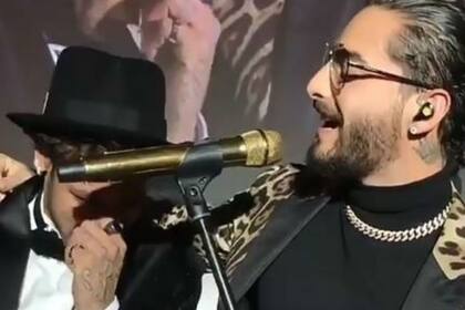 Maluma se presenta en el cumpleaños de Neymar, dos años atrás. Ahora, el brasileño fue vinculado amorosamente con la expareja del cantante