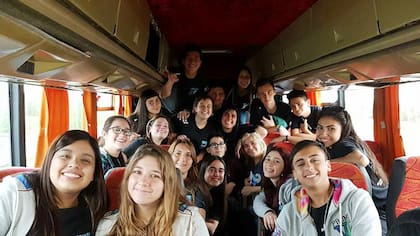 Los jóvenes viajaron con tres veteranos de la guerra