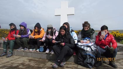 Los alumnos rindieron homenaje a los caídos en la guerra