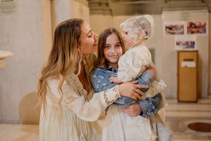 Mamá orgullosa, Flor con sus dos "princesas".