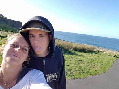 Mamá Sabrina y Lucas Peralta Luna