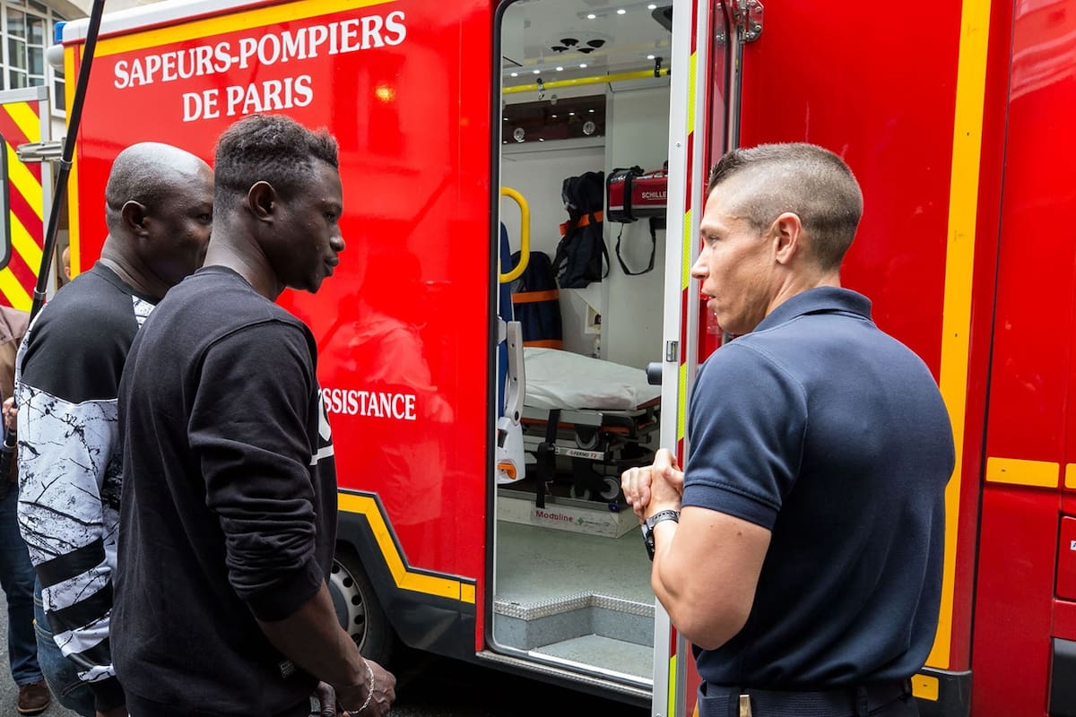 Mamoudou Gassama, que llegó a Francia en septiembre, recibirá en un mes un documento de residencia de 10 años