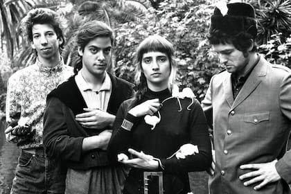 Man Ray en 1989: el baterista Pablo Buratti, el bajista Gastón Gonçalves (luego en Los Pericos), Hilda y el guitarrista Tito Losavio (desde la izquierda). “Eramos un falso socialismo”, dice Hilda