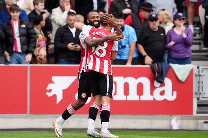 Man United vuelve a perder en la Liga Premier y Fernandes falla otro penal