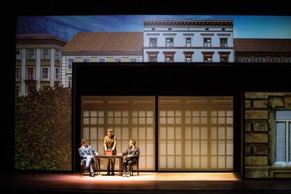 Mañana, en el Coliseo, el actor mexicano, junto a un notable elenco, dirigido por Nelson Valente, estrenará Ejercicios fantásticos del yo, una inusual propuesta basada en el imaginario del escritor portugués