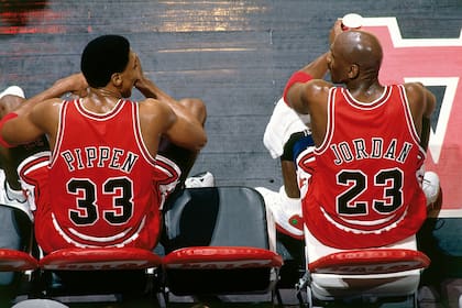 Mañana se estrenarán los dos episodios finales de The Last Dance, la serie documental de Netflix que muestra el fenómeno de los Chicago Bulls de los años 90, un retrato de época que se basa en 500 horas de filmación y que permite conocer la intimidad del grupo y de su gran leyenda: Michael Jordan