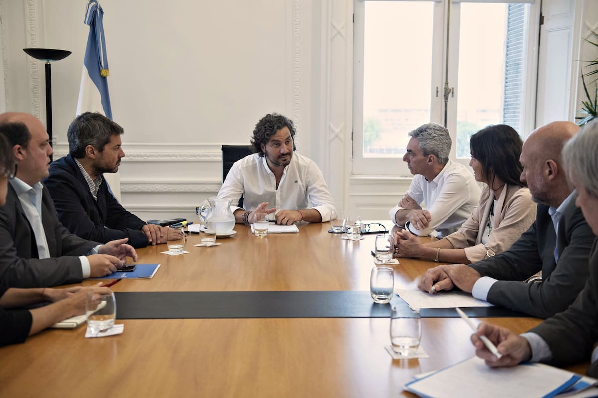 Mañana se reunirá el equipo económico para analizar el impacto de la crisis en la política fiscal y monetaria; los ministerios de Turismo y Desarrollo Productivo toman las primeras disposiciones