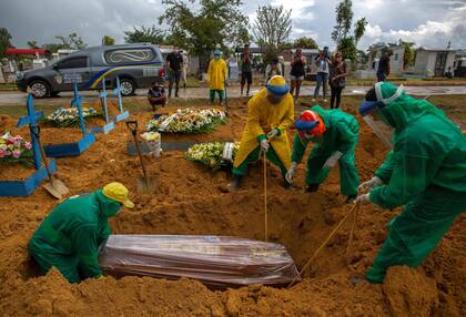 En Amazonas ya se han computado 5900 muertes, un estado de 4,2 millones habitantes.